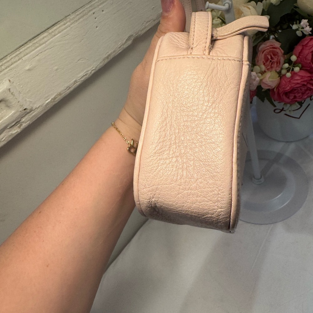 Balenciaga Pink Crossbody Bag with Minimalist Design - Picture 6 of 11